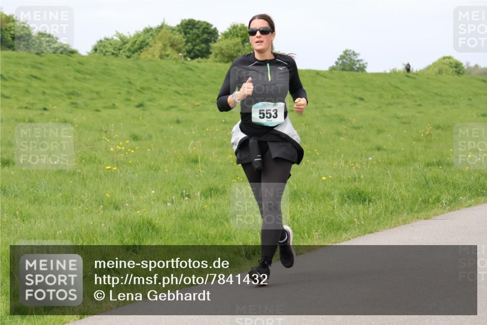 04.05.2025 - 8. Wedeler Halbmarathon Lena Gebhardt http://msf.ph/oto/7841432 04.05.2025 11:55:32 Laufen 553 meine-sportfotos.de