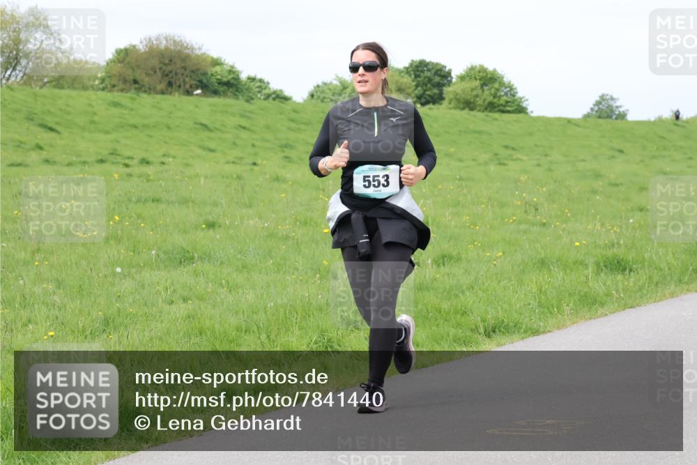04.05.2025 - 8. Wedeler Halbmarathon Lena Gebhardt http://msf.ph/oto/7841440 04.05.2025 11:55:32 Laufen 553 meine-sportfotos.de