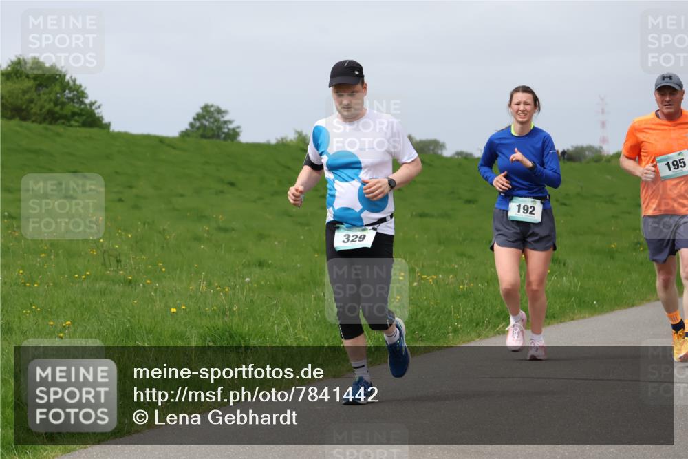 04.05.2025 - 8. Wedeler Halbmarathon Lena Gebhardt http://msf.ph/oto/7841442 04.05.2025 11:55:48 Laufen 329, 192, 195 meine-sportfotos.de