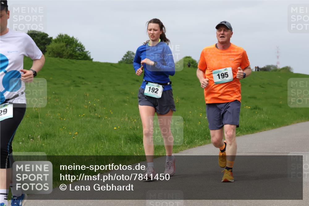 04.05.2025 - 8. Wedeler Halbmarathon Lena Gebhardt http://msf.ph/oto/7841450 04.05.2025 11:55:50 Laufen 29, 192, 195 meine-sportfotos.de