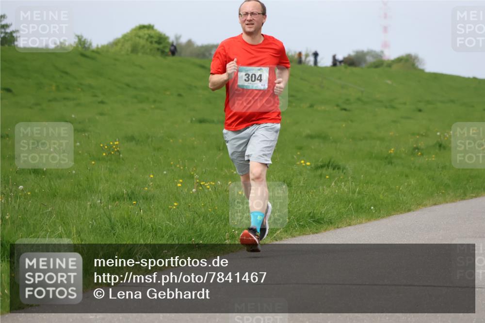 04.05.2025 - 8. Wedeler Halbmarathon Lena Gebhardt http://msf.ph/oto/7841467 04.05.2025 11:55:56 Laufen 304, 88 meine-sportfotos.de