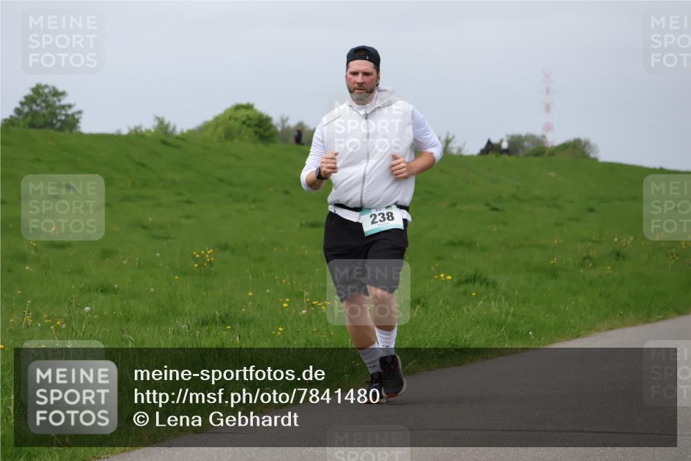 04.05.2025 - 8. Wedeler Halbmarathon Lena Gebhardt http://msf.ph/oto/7841480 04.05.2025 11:56:03 Laufen 238 meine-sportfotos.de
