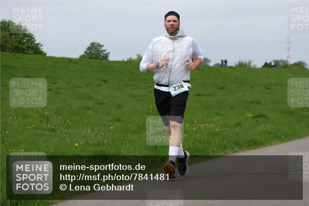 04.05.2025 - 8. Wedeler Halbmarathon Lena Gebhardt http://msf.ph/oto/7841481 04.05.2025 11:56:04 Laufen 238 meine-sportfotos.de