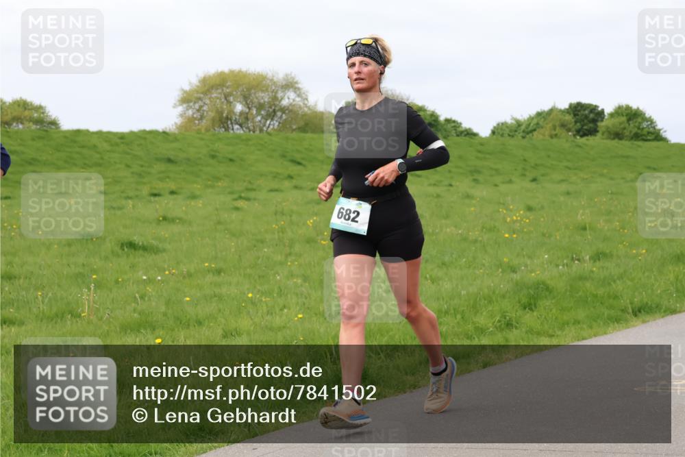 04.05.2025 - 8. Wedeler Halbmarathon Lena Gebhardt http://msf.ph/oto/7841502 04.05.2025 11:56:18 Laufen 682 meine-sportfotos.de