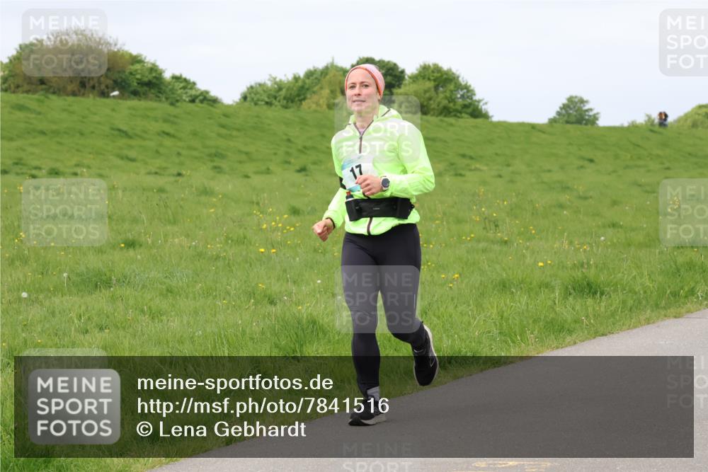 04.05.2025 - 8. Wedeler Halbmarathon Lena Gebhardt http://msf.ph/oto/7841516 04.05.2025 11:56:25 Laufen 17 meine-sportfotos.de