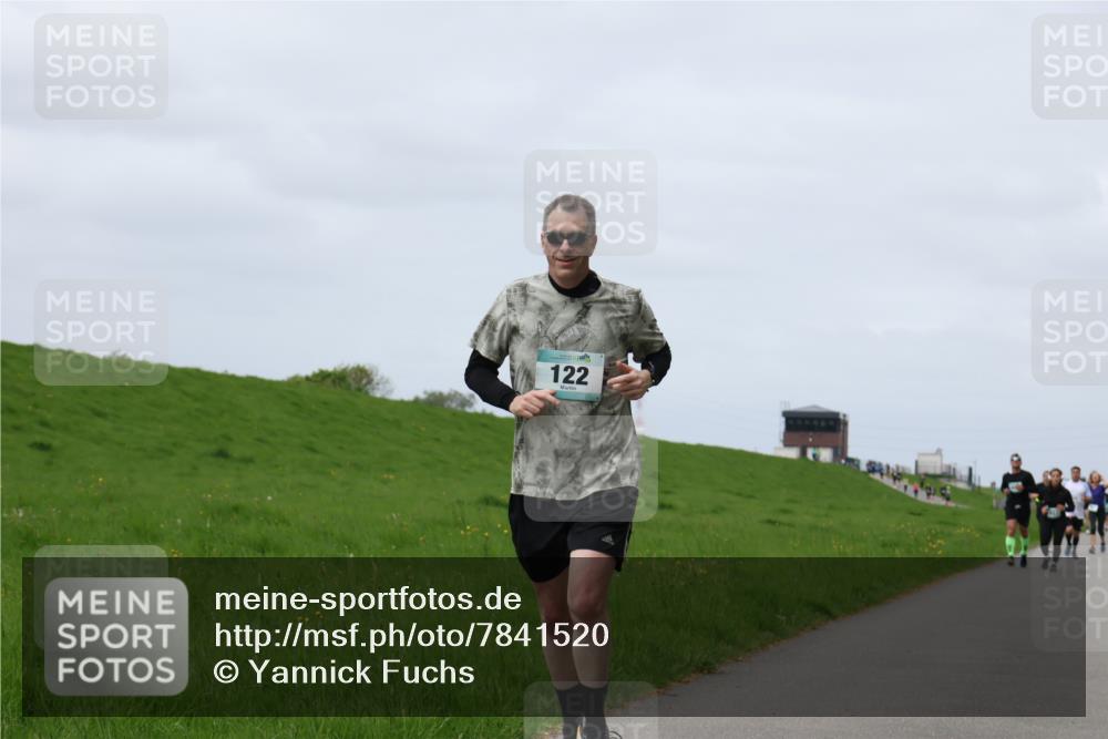 04.05.2025 - 8. Wedeler Halbmarathon Yannick Fuchs http://msf.ph/oto/7841520 04.05.2025 11:49:20 Laufen 122 meine-sportfotos.de
