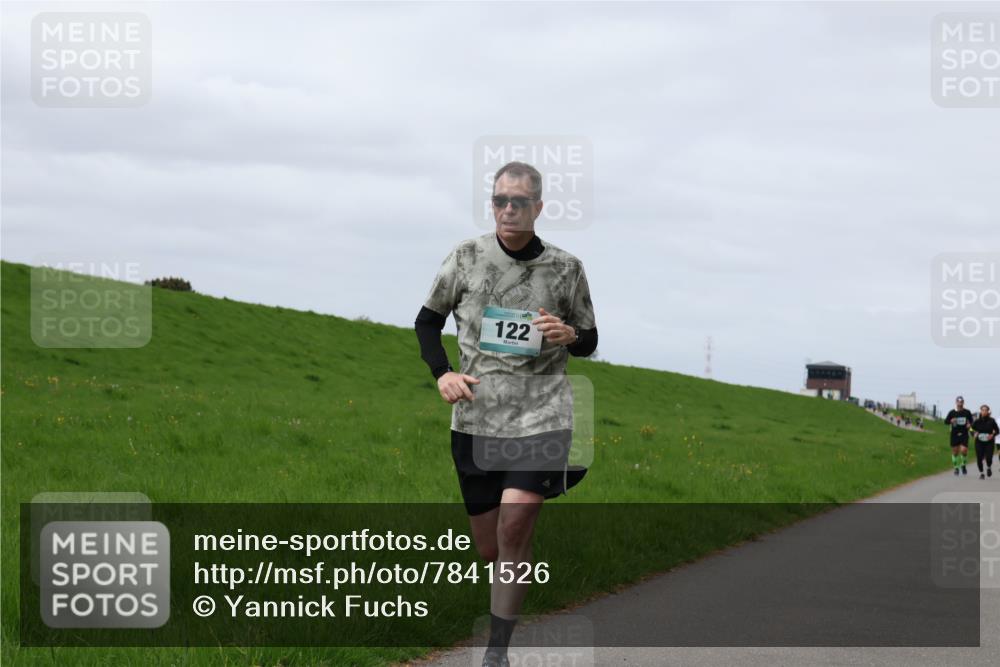 04.05.2025 - 8. Wedeler Halbmarathon Yannick Fuchs http://msf.ph/oto/7841526 04.05.2025 11:49:21 Laufen 122 meine-sportfotos.de