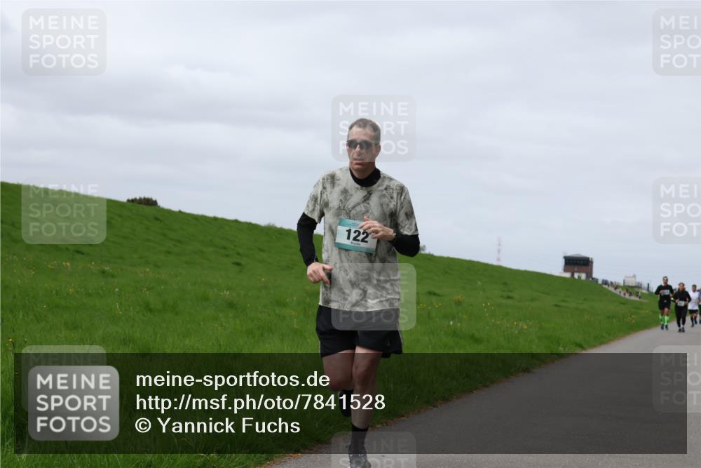 04.05.2025 - 8. Wedeler Halbmarathon Yannick Fuchs http://msf.ph/oto/7841528 04.05.2025 11:49:21 Laufen 122 meine-sportfotos.de