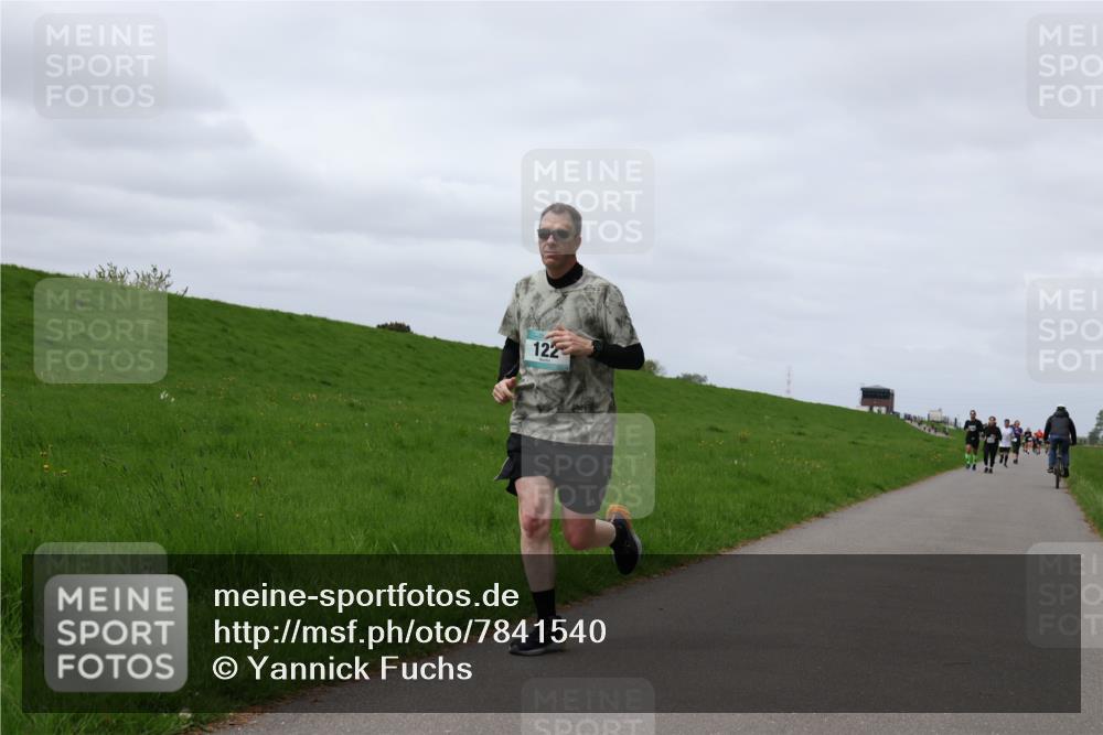 04.05.2025 - 8. Wedeler Halbmarathon Yannick Fuchs http://msf.ph/oto/7841540 04.05.2025 11:49:21 Laufen 122 meine-sportfotos.de