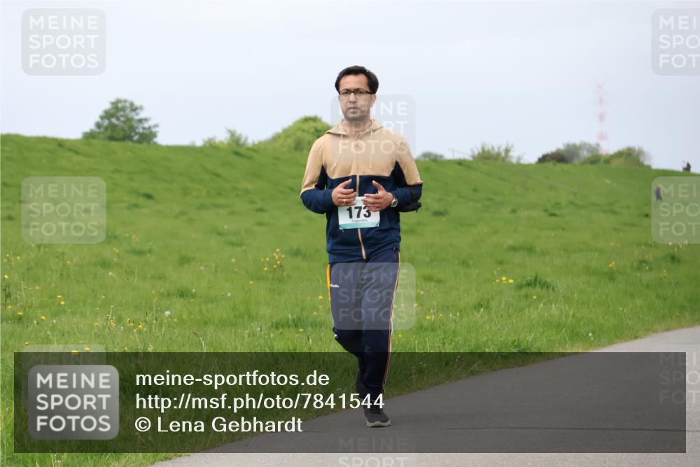 04.05.2025 - 8. Wedeler Halbmarathon Lena Gebhardt http://msf.ph/oto/7841544 04.05.2025 11:56:52 Laufen 173 meine-sportfotos.de