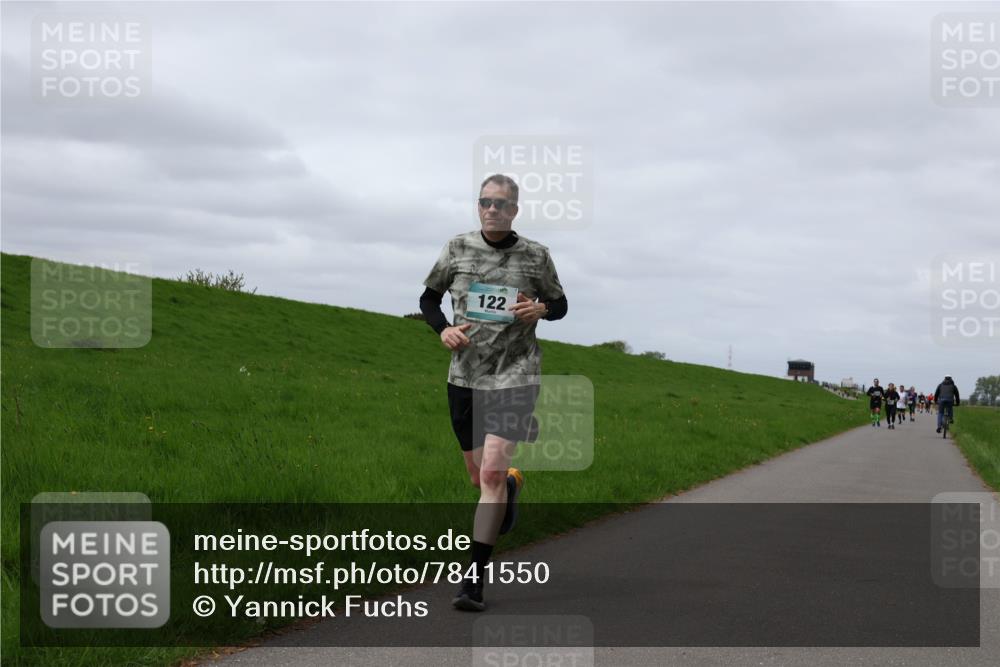 04.05.2025 - 8. Wedeler Halbmarathon Yannick Fuchs http://msf.ph/oto/7841550 04.05.2025 11:49:22 Laufen 122 meine-sportfotos.de