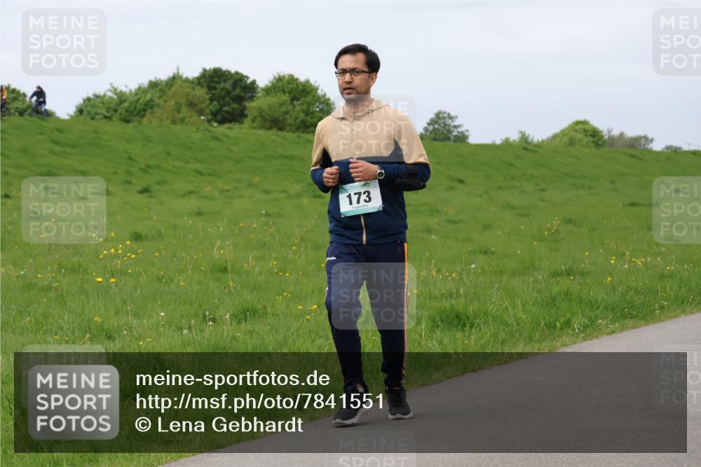 04.05.2025 - 8. Wedeler Halbmarathon Lena Gebhardt http://msf.ph/oto/7841551 04.05.2025 11:56:55 Laufen 173 meine-sportfotos.de
