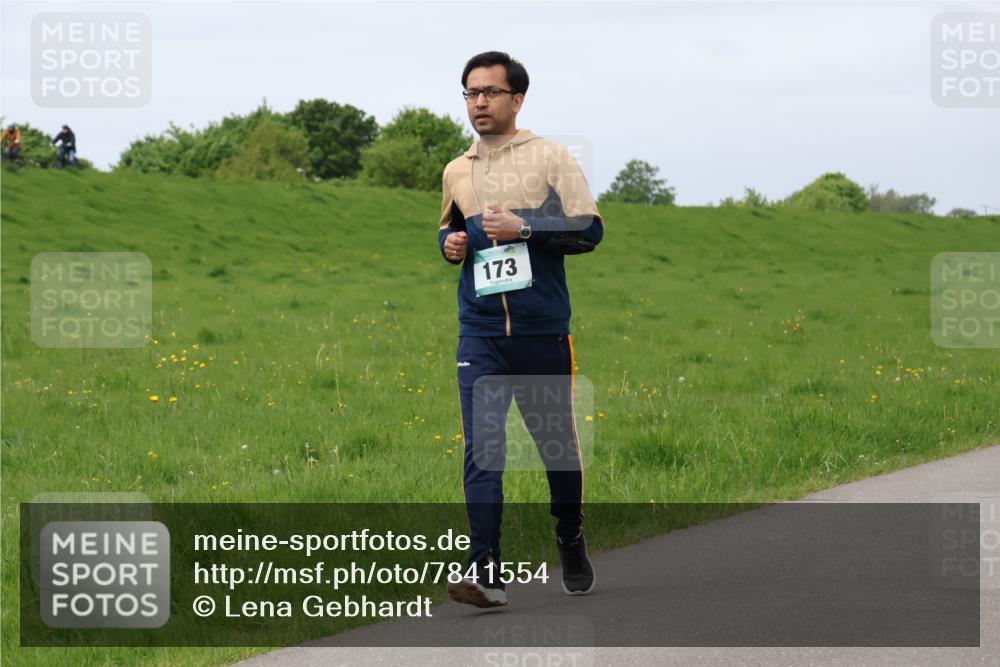 04.05.2025 - 8. Wedeler Halbmarathon Lena Gebhardt http://msf.ph/oto/7841554 04.05.2025 11:56:55 Laufen 173 meine-sportfotos.de