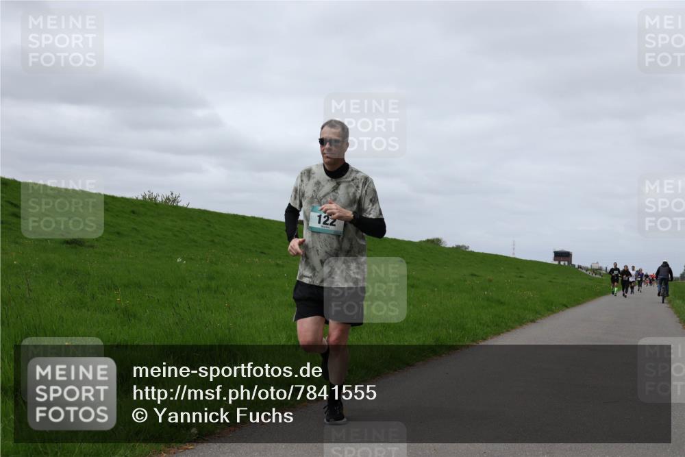 04.05.2025 - 8. Wedeler Halbmarathon Yannick Fuchs http://msf.ph/oto/7841555 04.05.2025 11:49:22 Laufen 122 meine-sportfotos.de