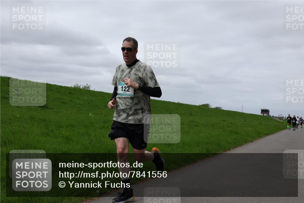 04.05.2025 - 8. Wedeler Halbmarathon Yannick Fuchs http://msf.ph/oto/7841556 04.05.2025 11:49:22 Laufen 122 meine-sportfotos.de