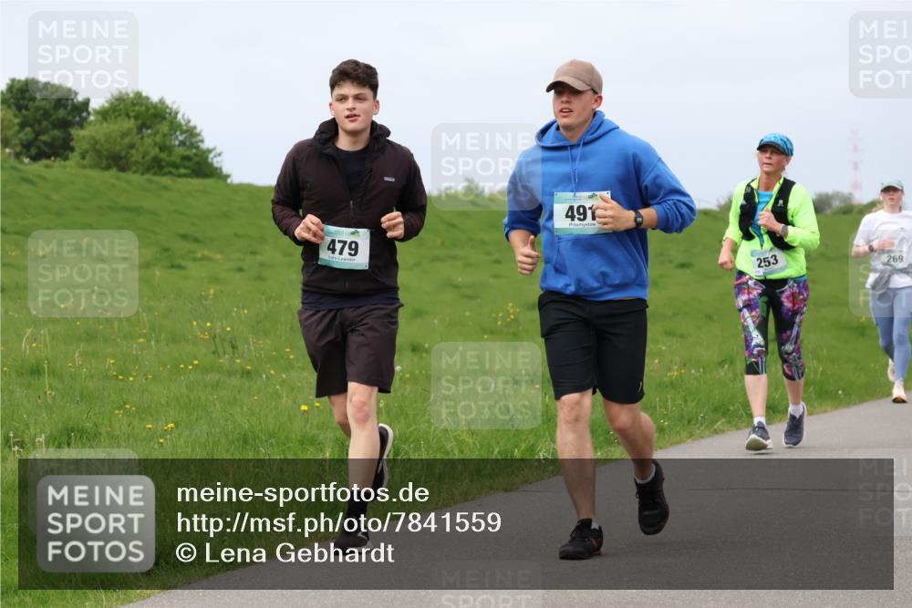 04.05.2025 - 8. Wedeler Halbmarathon Lena Gebhardt http://msf.ph/oto/7841559 04.05.2025 11:57:13 Laufen 479, 491, 253, 269 meine-sportfotos.de