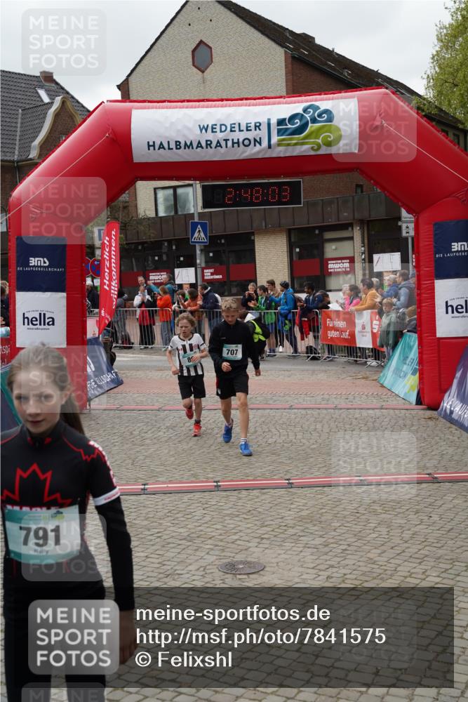 04.05.2025 - 8. Wedeler Halbmarathon Felixshl http://msf.ph/oto/7841575 04.05.2025 12:48:01 Ziel 707, 791, 898, 1078, 1136 meine-sportfotos.de