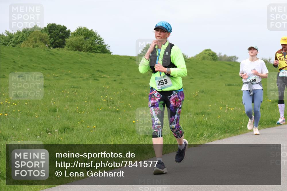 04.05.2025 - 8. Wedeler Halbmarathon Lena Gebhardt http://msf.ph/oto/7841577 04.05.2025 11:57:16 Laufen 253, 269, 93 meine-sportfotos.de