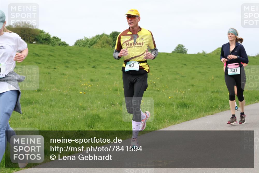 04.05.2025 - 8. Wedeler Halbmarathon Lena Gebhardt http://msf.ph/oto/7841594 04.05.2025 11:57:21 Laufen 41, 93, 837 meine-sportfotos.de
