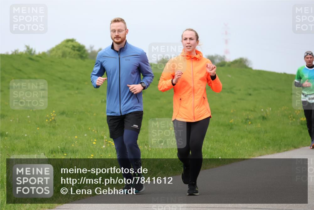 04.05.2025 - 8. Wedeler Halbmarathon Lena Gebhardt http://msf.ph/oto/7841612 04.05.2025 11:57:30 Laufen 896 meine-sportfotos.de