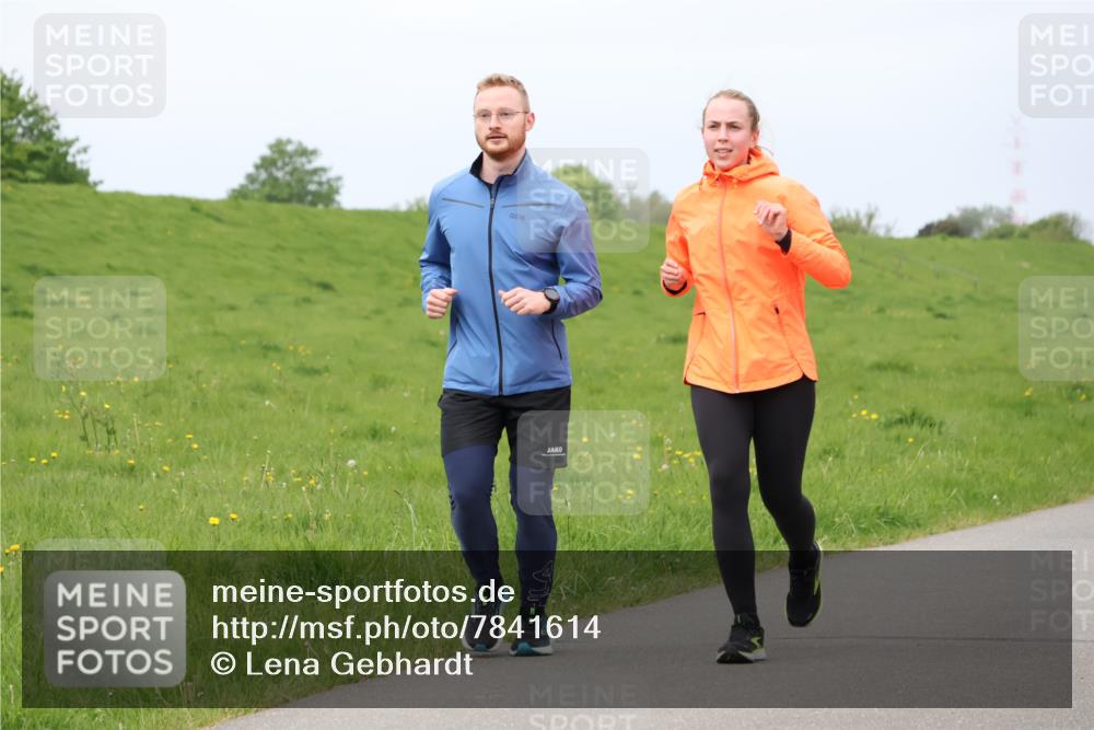 04.05.2025 - 8. Wedeler Halbmarathon Lena Gebhardt http://msf.ph/oto/7841614 04.05.2025 11:57:31 Laufen  meine-sportfotos.de