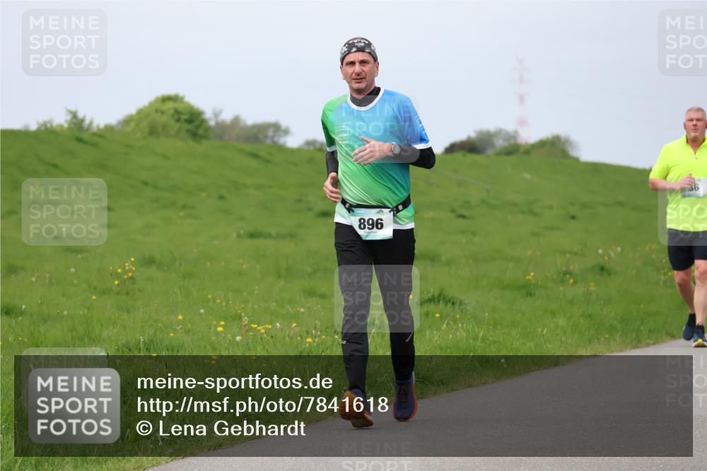 04.05.2025 - 8. Wedeler Halbmarathon Lena Gebhardt http://msf.ph/oto/7841618 04.05.2025 11:57:36 Laufen 896 meine-sportfotos.de