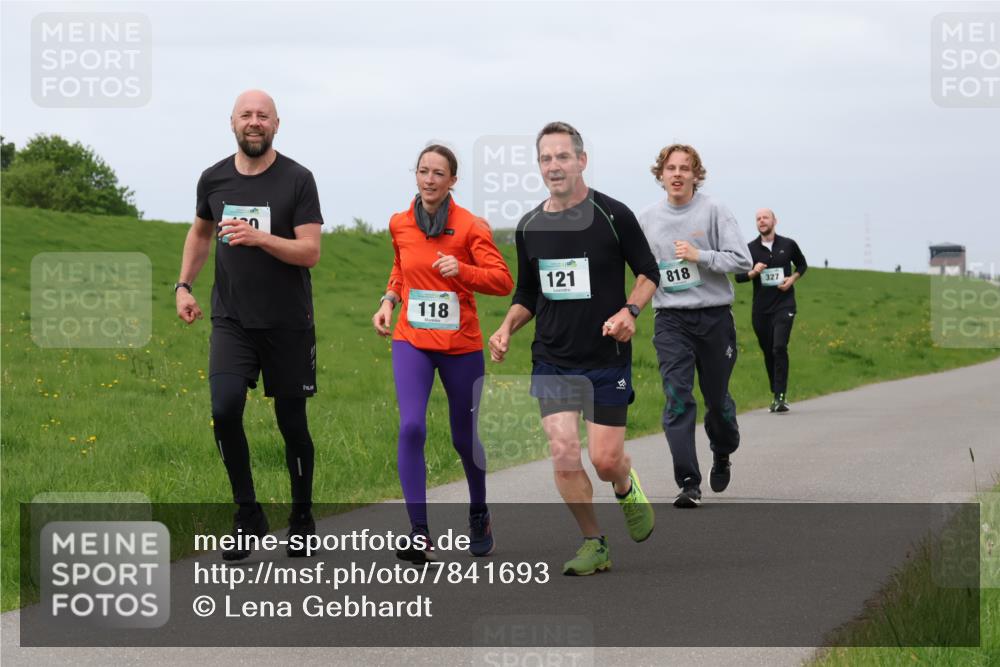 04.05.2025 - 8. Wedeler Halbmarathon Lena Gebhardt http://msf.ph/oto/7841693 04.05.2025 11:58:09 Laufen 118, 121, 818, 327 meine-sportfotos.de
