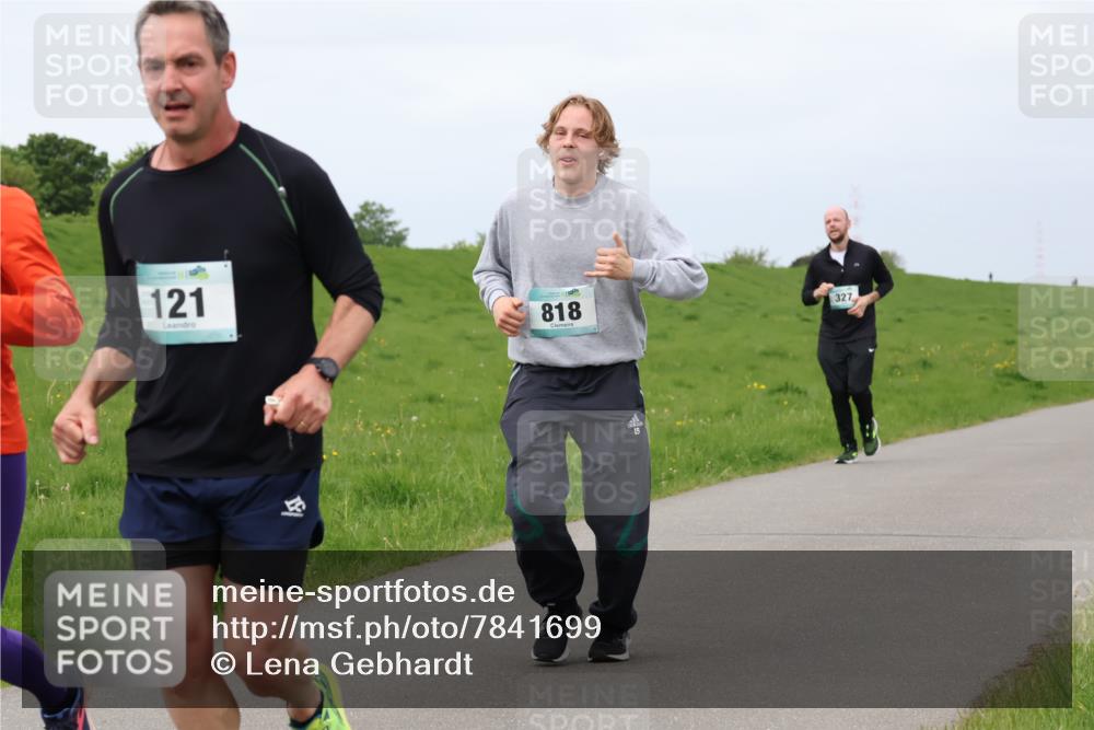 04.05.2025 - 8. Wedeler Halbmarathon Lena Gebhardt http://msf.ph/oto/7841699 04.05.2025 11:58:11 Laufen 121, 818, 327 meine-sportfotos.de