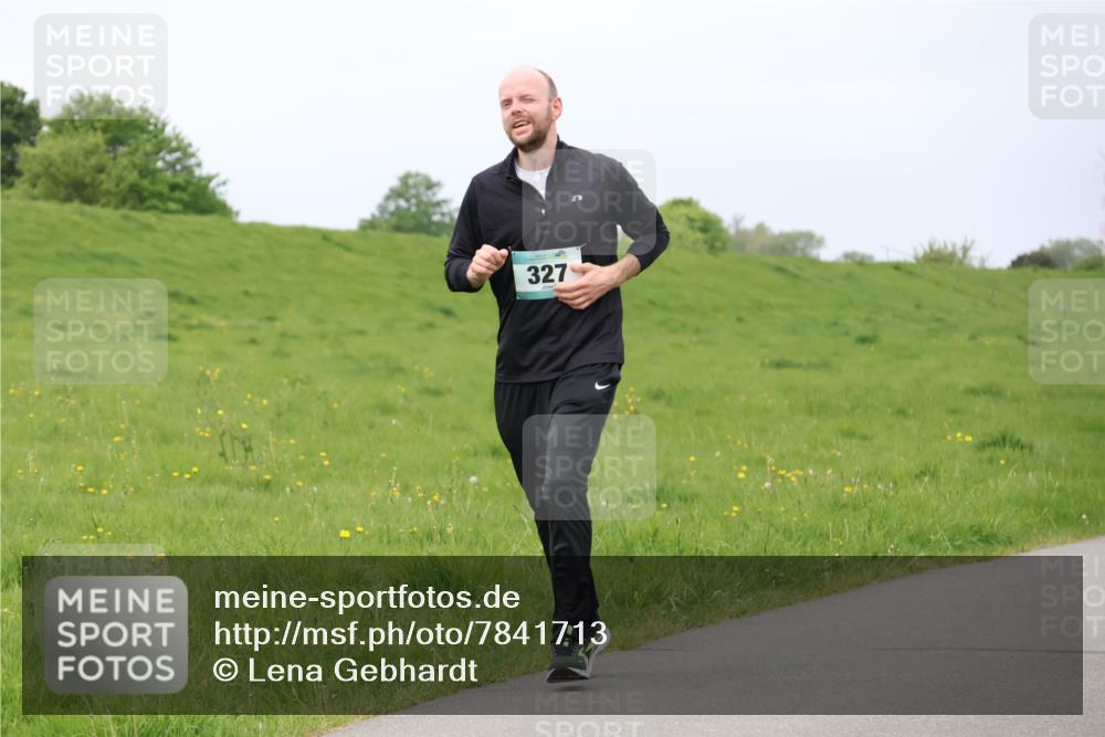 04.05.2025 - 8. Wedeler Halbmarathon Lena Gebhardt http://msf.ph/oto/7841713 04.05.2025 11:58:15 Laufen 327 meine-sportfotos.de