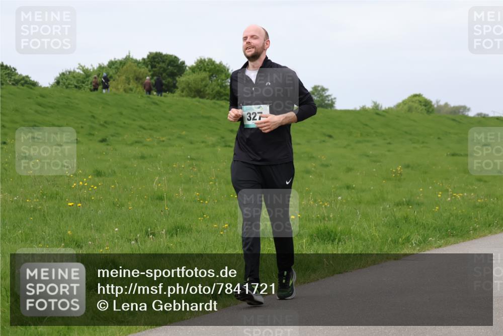04.05.2025 - 8. Wedeler Halbmarathon Lena Gebhardt http://msf.ph/oto/7841721 04.05.2025 11:58:17 Laufen 327 meine-sportfotos.de