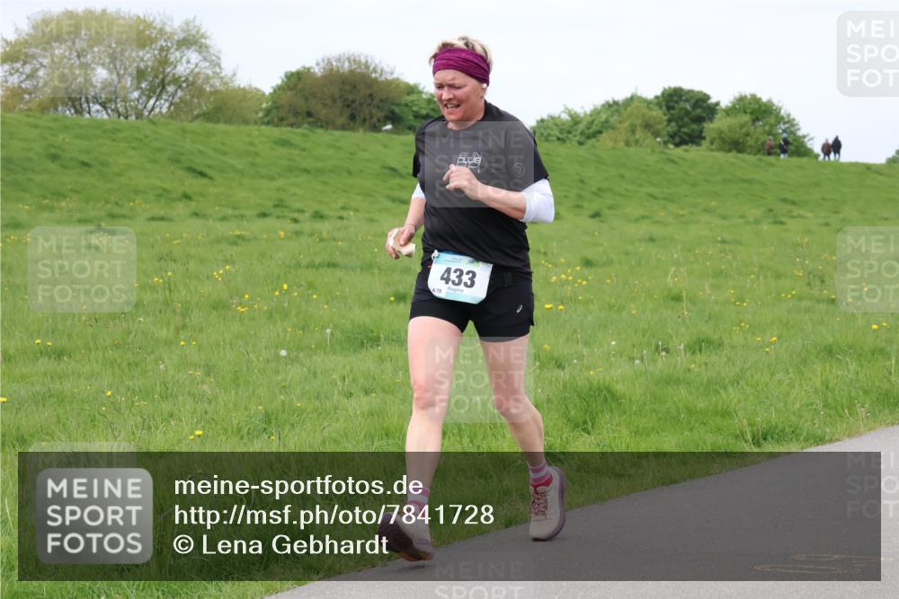 04.05.2025 - 8. Wedeler Halbmarathon Lena Gebhardt http://msf.ph/oto/7841728 04.05.2025 11:58:41 Laufen 433, 78 meine-sportfotos.de
