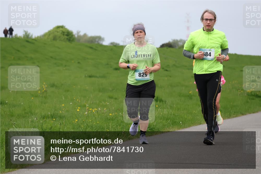 04.05.2025 - 8. Wedeler Halbmarathon Lena Gebhardt http://msf.ph/oto/7841730 04.05.2025 11:59:13 Laufen 84, 825 meine-sportfotos.de