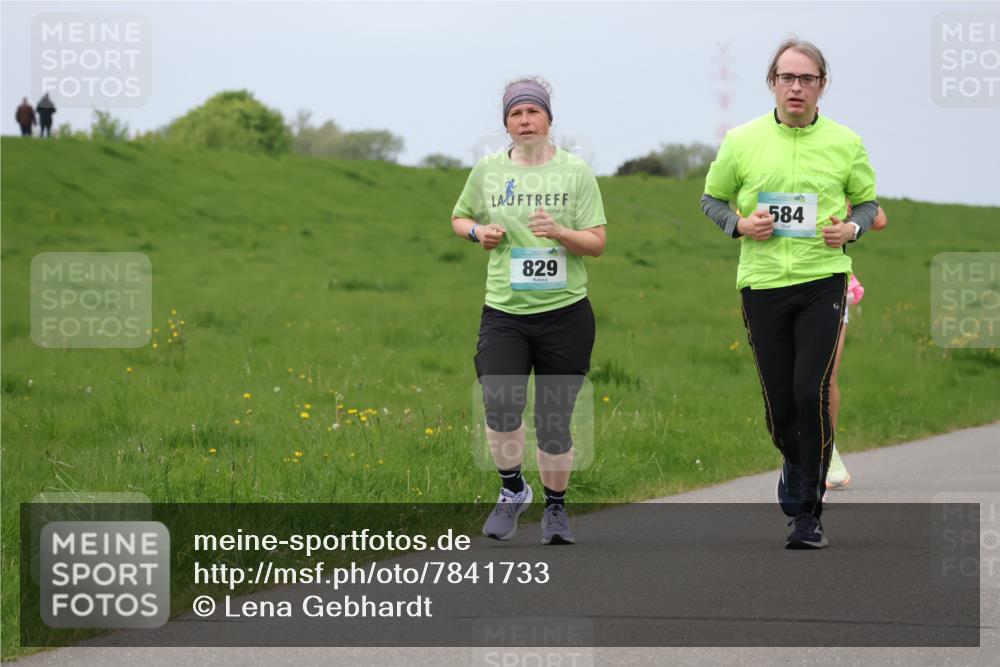04.05.2025 - 8. Wedeler Halbmarathon Lena Gebhardt http://msf.ph/oto/7841733 04.05.2025 11:59:13 Laufen 584, 829 meine-sportfotos.de