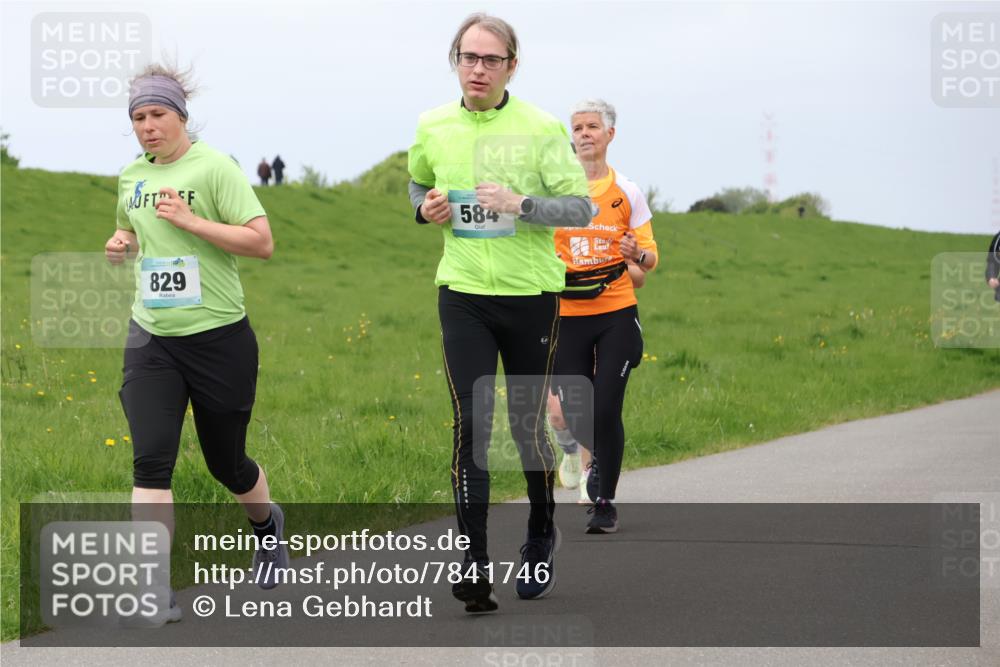 04.05.2025 - 8. Wedeler Halbmarathon Lena Gebhardt http://msf.ph/oto/7841746 04.05.2025 11:59:16 Laufen 829, 584 meine-sportfotos.de