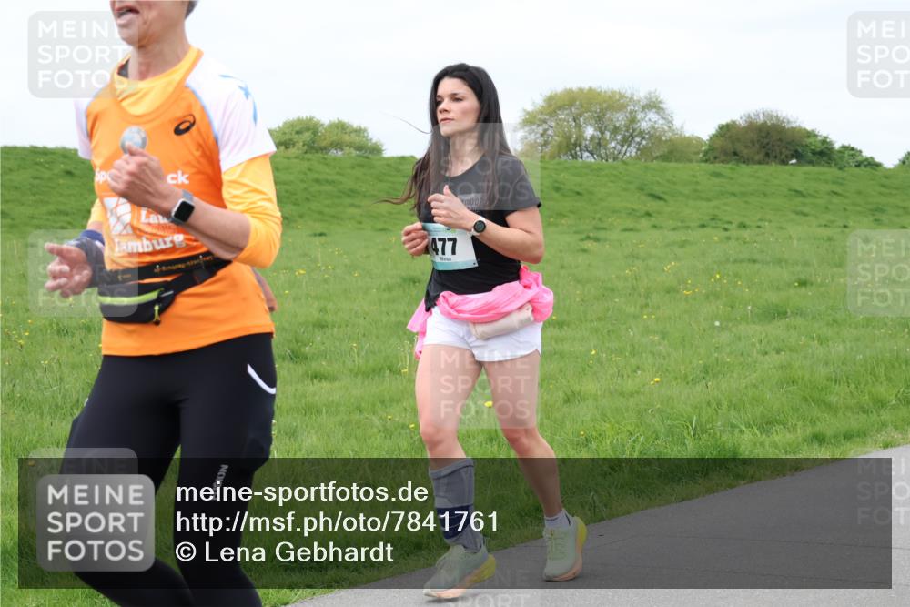 04.05.2025 - 8. Wedeler Halbmarathon Lena Gebhardt http://msf.ph/oto/7841761 04.05.2025 11:59:22 Laufen 477 meine-sportfotos.de