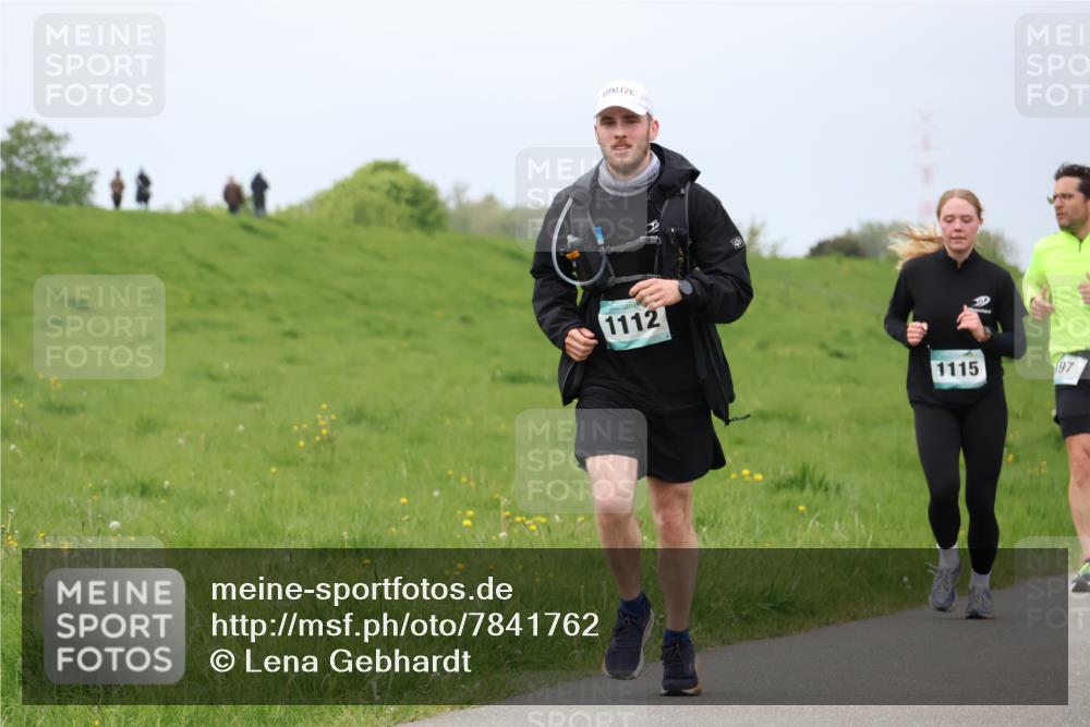 04.05.2025 - 8. Wedeler Halbmarathon Lena Gebhardt http://msf.ph/oto/7841762 04.05.2025 11:59:25 Laufen 1112, 1115, 97 meine-sportfotos.de