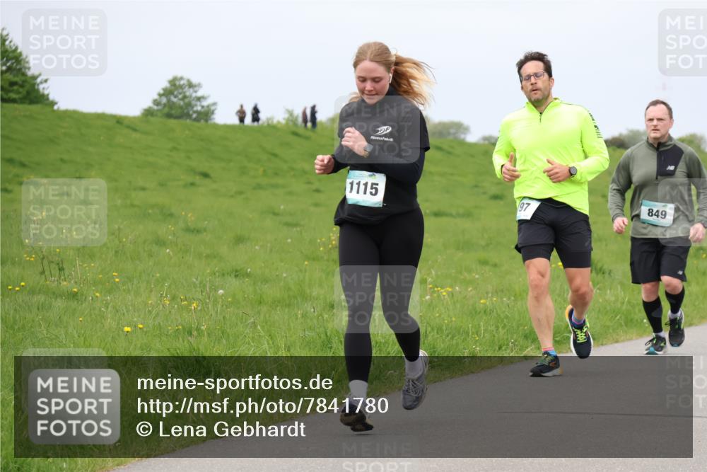 04.05.2025 - 8. Wedeler Halbmarathon Lena Gebhardt http://msf.ph/oto/7841780 04.05.2025 11:59:29 Laufen 1115, 849, 97 meine-sportfotos.de
