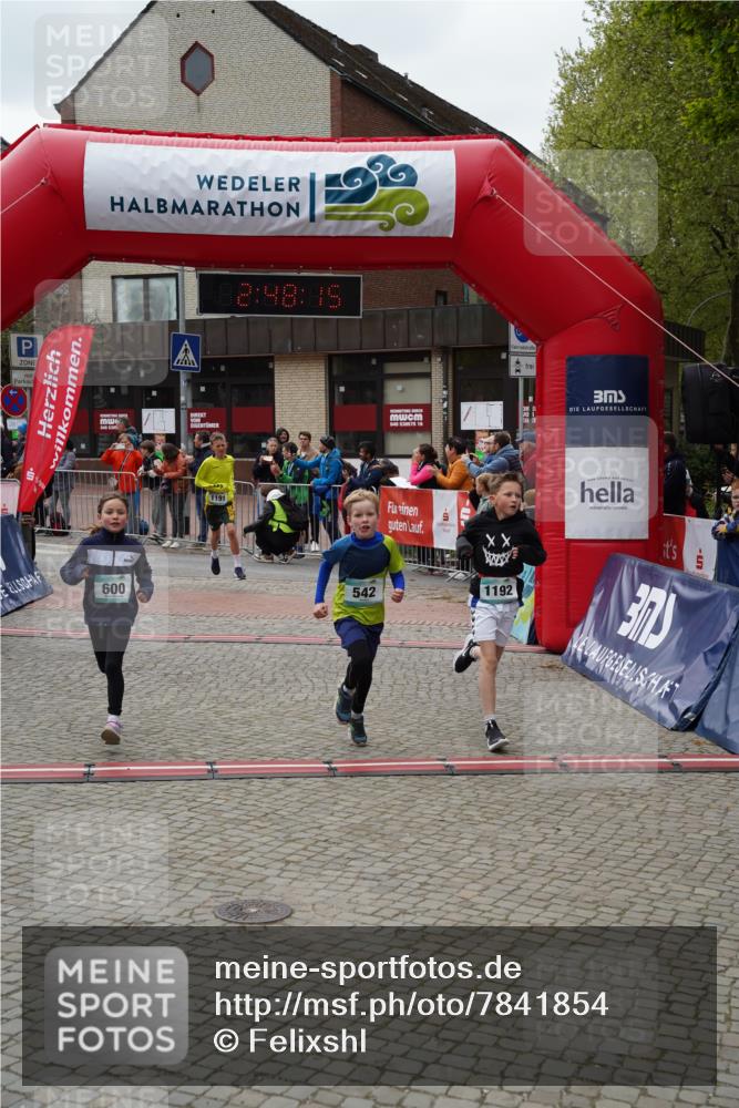 04.05.2025 - 8. Wedeler Halbmarathon Felixshl http://msf.ph/oto/7841854 04.05.2025 12:48:13 Ziel 542, 600, 899, 1072, 1191, 1192 meine-sportfotos.de