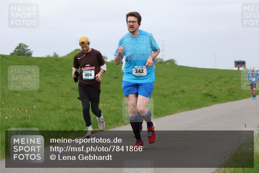 04.05.2025 - 8. Wedeler Halbmarathon Lena Gebhardt http://msf.ph/oto/7841866 04.05.2025 12:00:08 Laufen 342, 404 meine-sportfotos.de