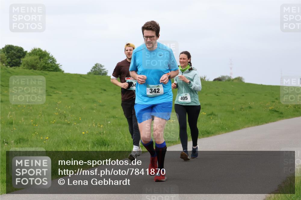 04.05.2025 - 8. Wedeler Halbmarathon Lena Gebhardt http://msf.ph/oto/7841870 04.05.2025 12:00:09 Laufen 342, 405 meine-sportfotos.de