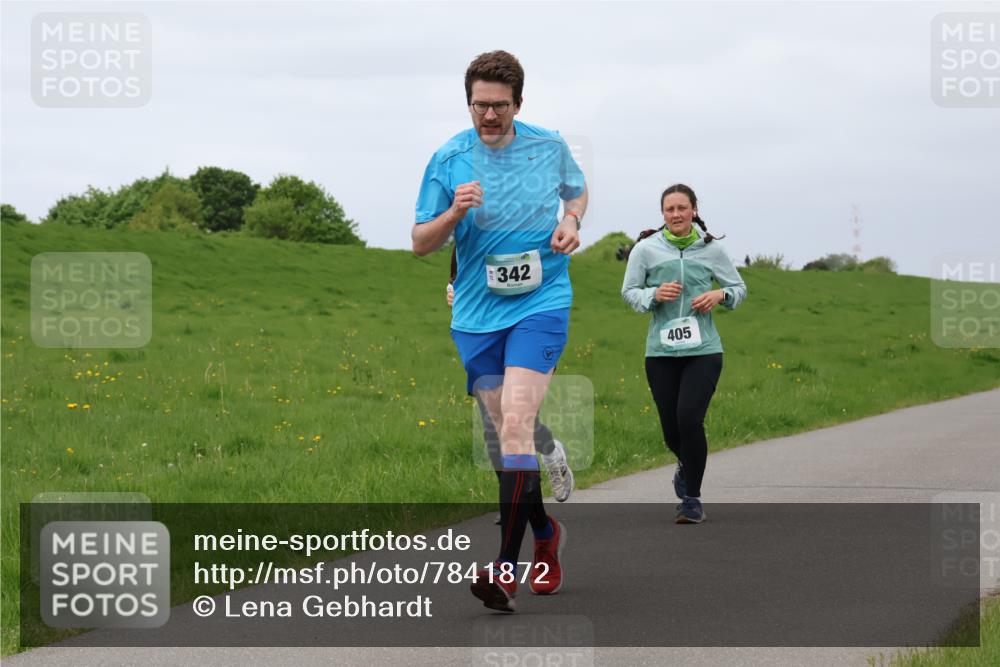 04.05.2025 - 8. Wedeler Halbmarathon Lena Gebhardt http://msf.ph/oto/7841872 04.05.2025 12:00:10 Laufen 342, 405 meine-sportfotos.de