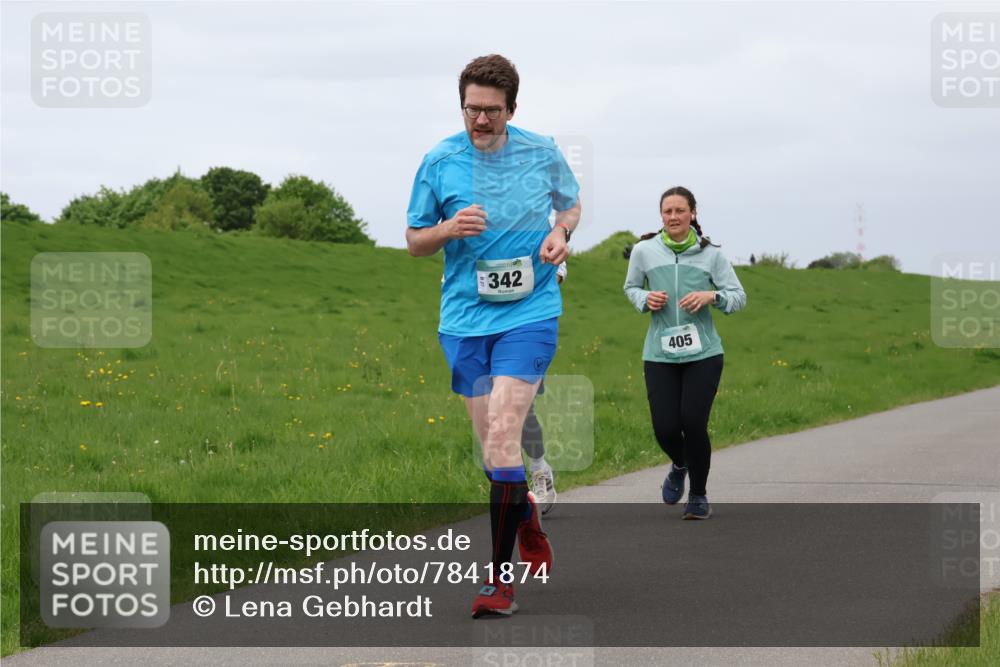 04.05.2025 - 8. Wedeler Halbmarathon Lena Gebhardt http://msf.ph/oto/7841874 04.05.2025 12:00:10 Laufen 342, 405 meine-sportfotos.de