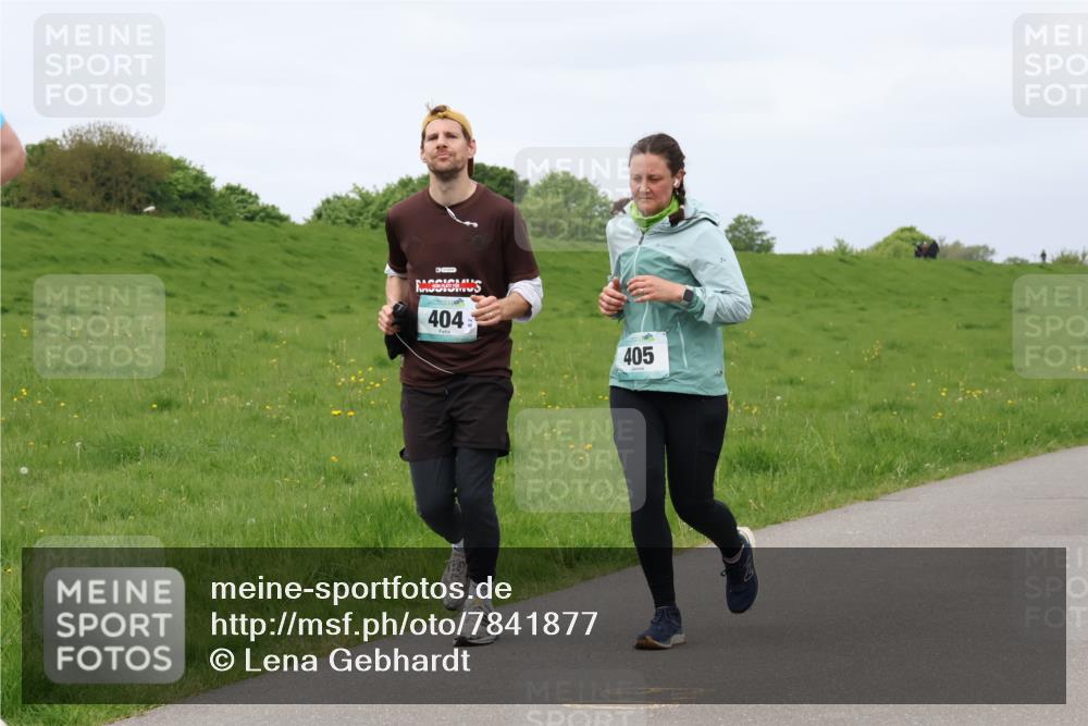 04.05.2025 - 8. Wedeler Halbmarathon Lena Gebhardt http://msf.ph/oto/7841877 04.05.2025 12:00:12 Laufen 404, 405 meine-sportfotos.de