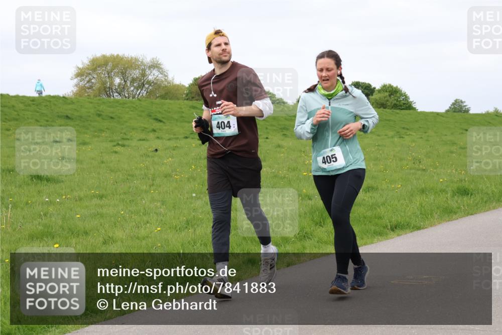 04.05.2025 - 8. Wedeler Halbmarathon Lena Gebhardt http://msf.ph/oto/7841883 04.05.2025 12:00:13 Laufen 404, 405 meine-sportfotos.de