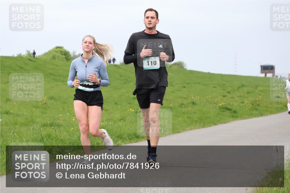 04.05.2025 - 8. Wedeler Halbmarathon Lena Gebhardt http://msf.ph/oto/7841926 04.05.2025 12:01:02 Laufen 110 meine-sportfotos.de