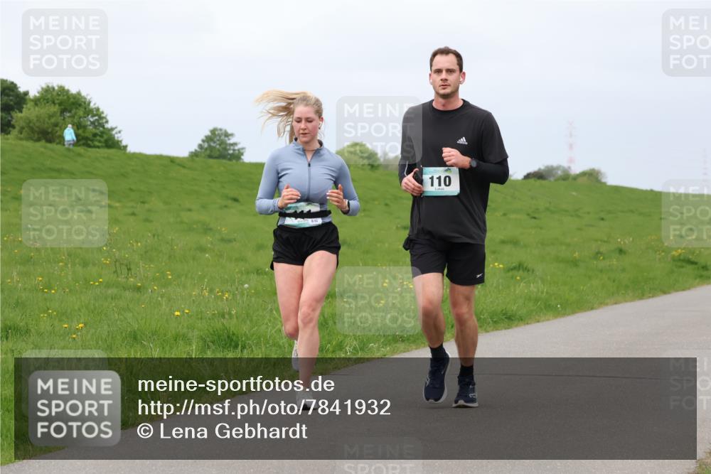04.05.2025 - 8. Wedeler Halbmarathon Lena Gebhardt http://msf.ph/oto/7841932 04.05.2025 12:01:03 Laufen 110 meine-sportfotos.de
