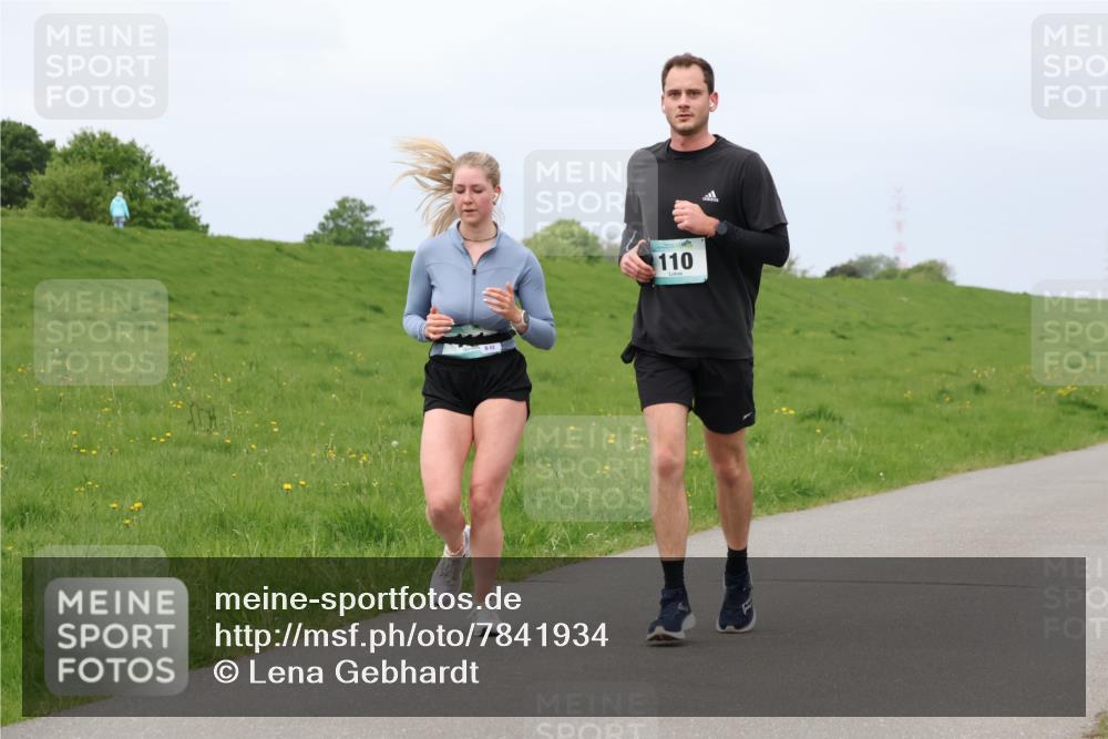 04.05.2025 - 8. Wedeler Halbmarathon Lena Gebhardt http://msf.ph/oto/7841934 04.05.2025 12:01:03 Laufen 110 meine-sportfotos.de