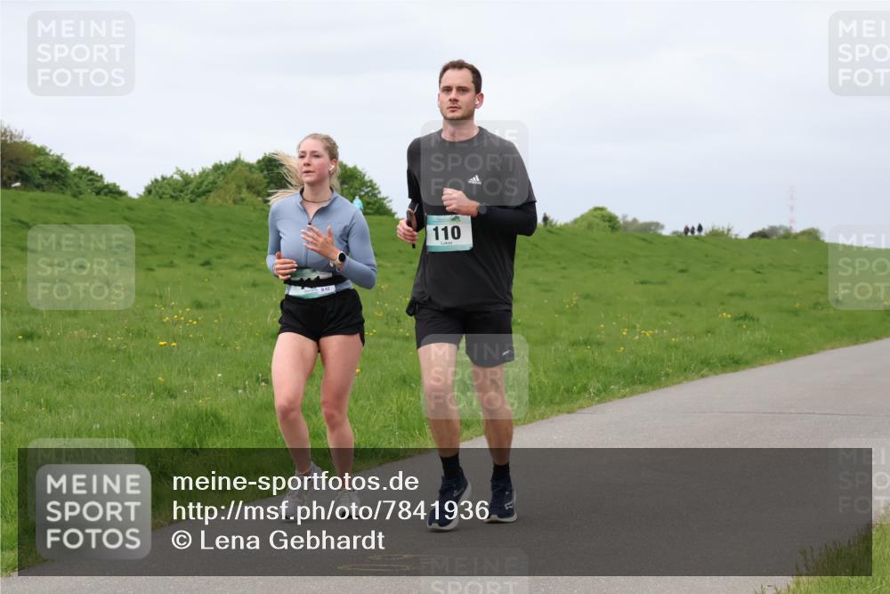04.05.2025 - 8. Wedeler Halbmarathon Lena Gebhardt http://msf.ph/oto/7841936 04.05.2025 12:01:04 Laufen 62, 110 meine-sportfotos.de