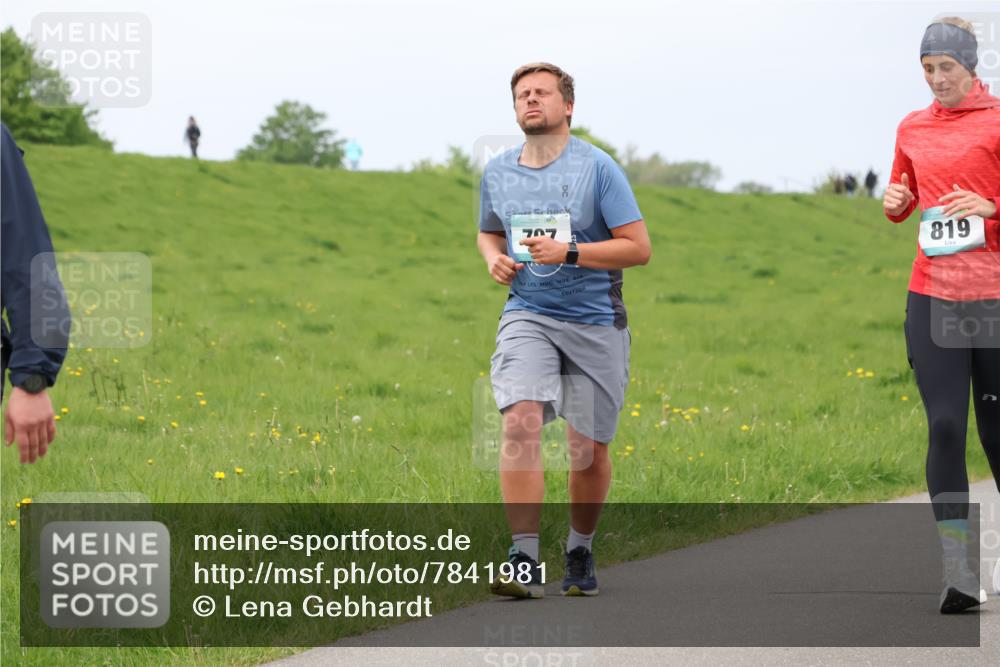 04.05.2025 - 8. Wedeler Halbmarathon Lena Gebhardt http://msf.ph/oto/7841981 04.05.2025 12:01:27 Laufen 727, 819 meine-sportfotos.de
