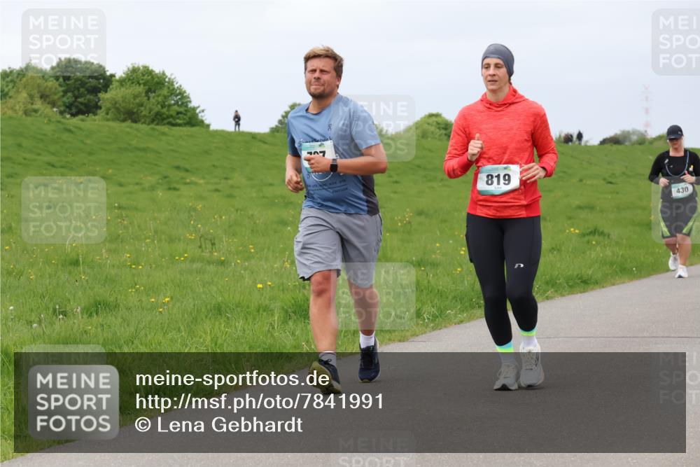 04.05.2025 - 8. Wedeler Halbmarathon Lena Gebhardt http://msf.ph/oto/7841991 04.05.2025 12:01:29 Laufen 819, 430 meine-sportfotos.de